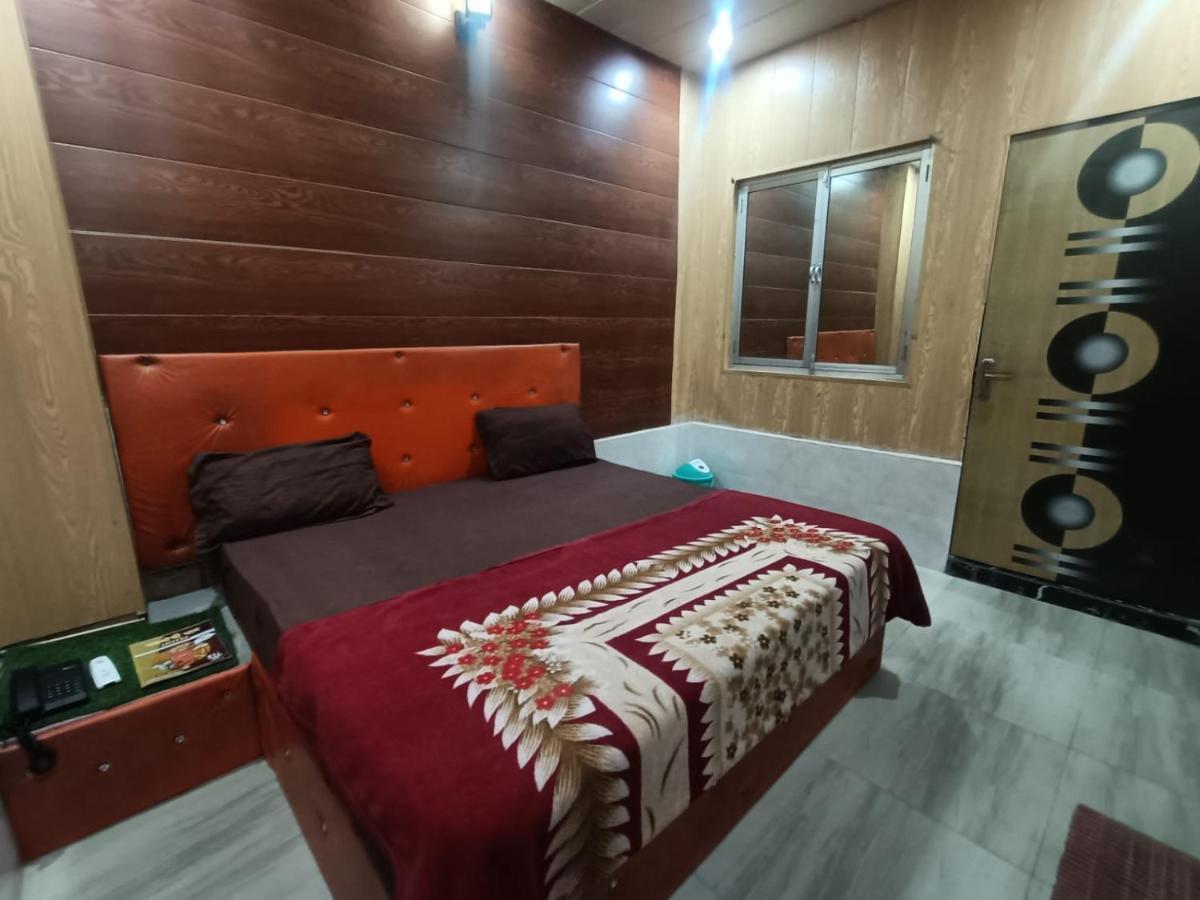 Hotel Yamnotri Dham Vrindāvan Exterior foto
