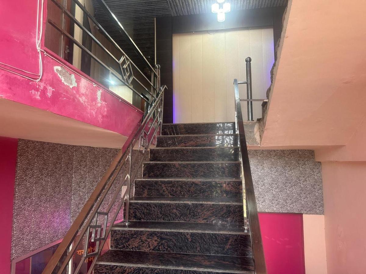 Hotel Yamnotri Dham Vrindāvan Exterior foto