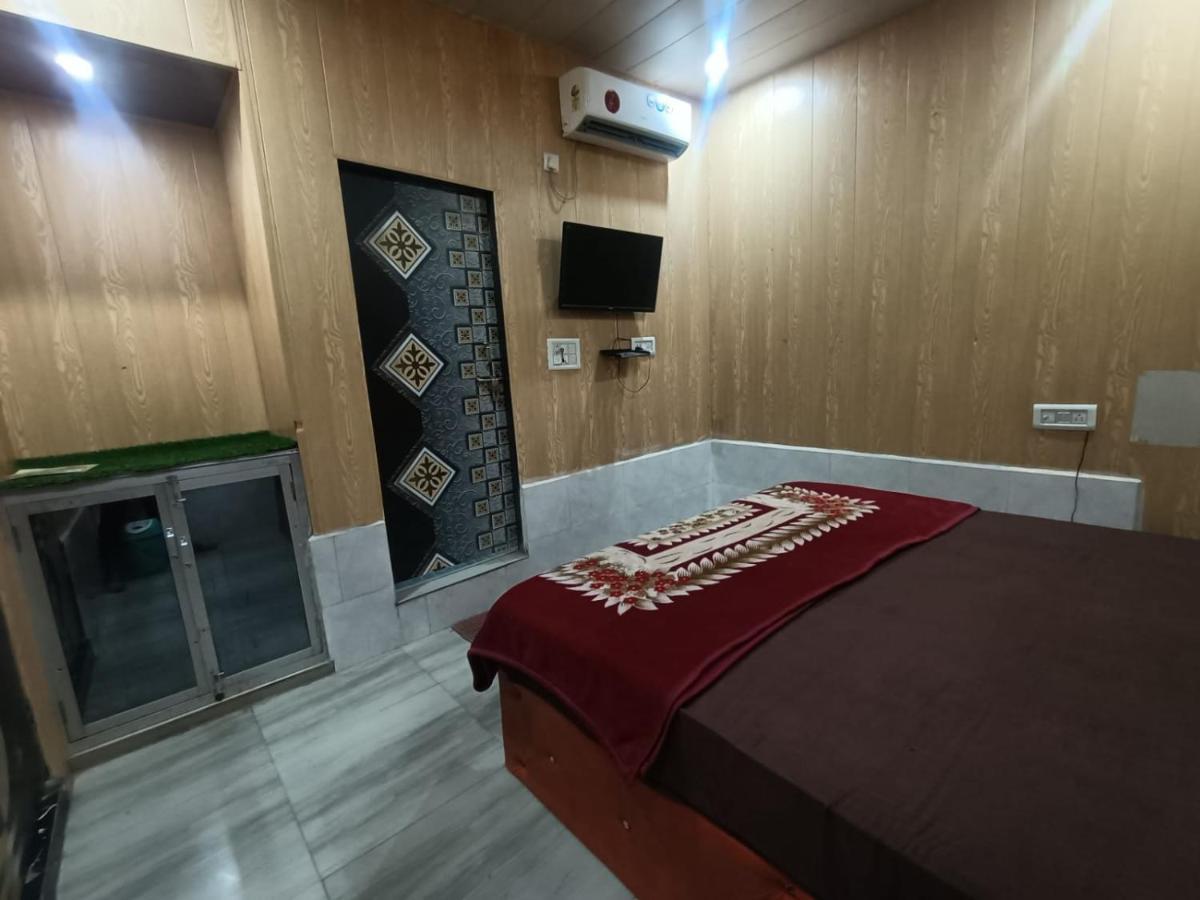 Hotel Yamnotri Dham Vrindāvan Exterior foto