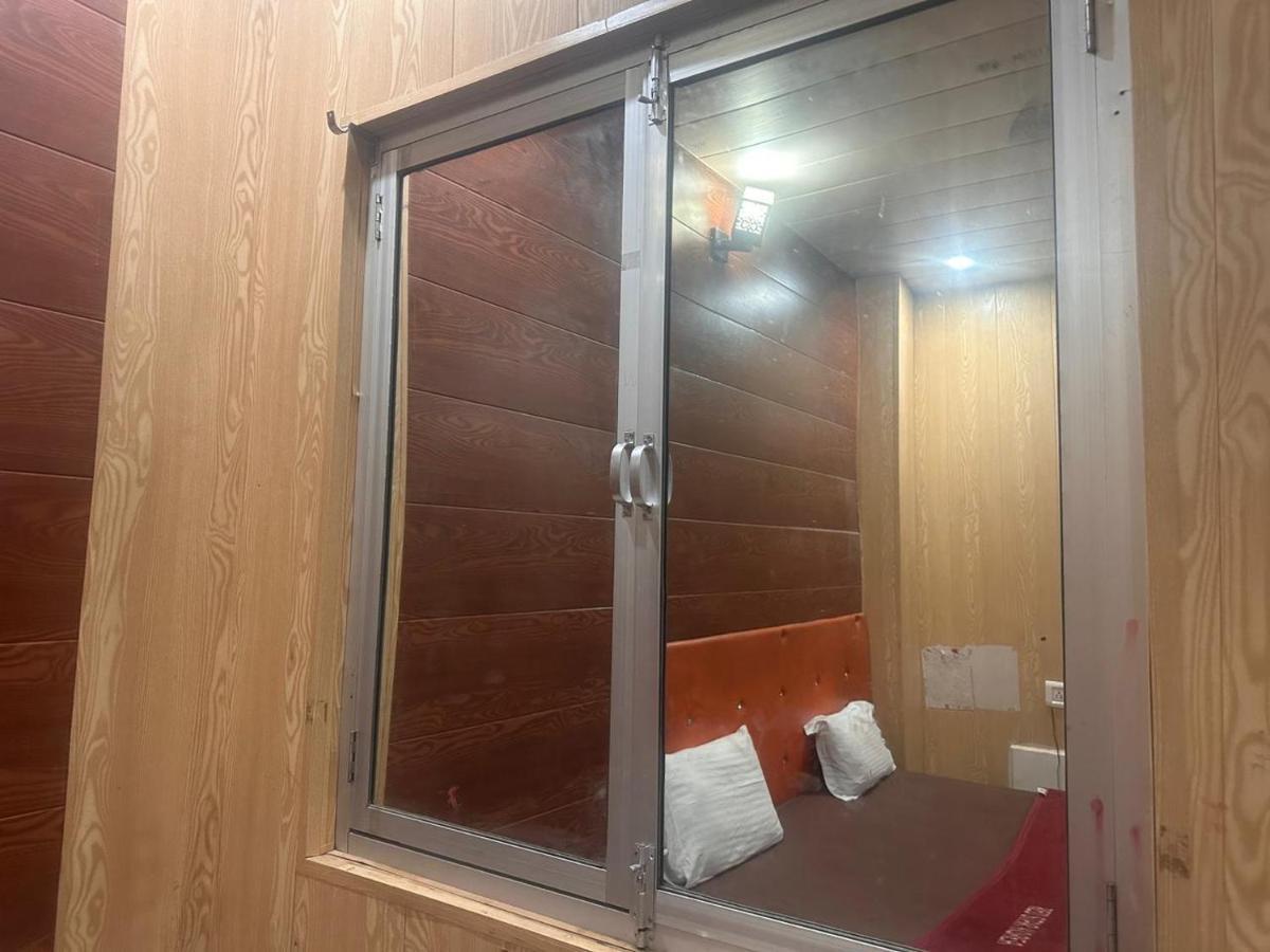 Hotel Yamnotri Dham Vrindāvan Exterior foto
