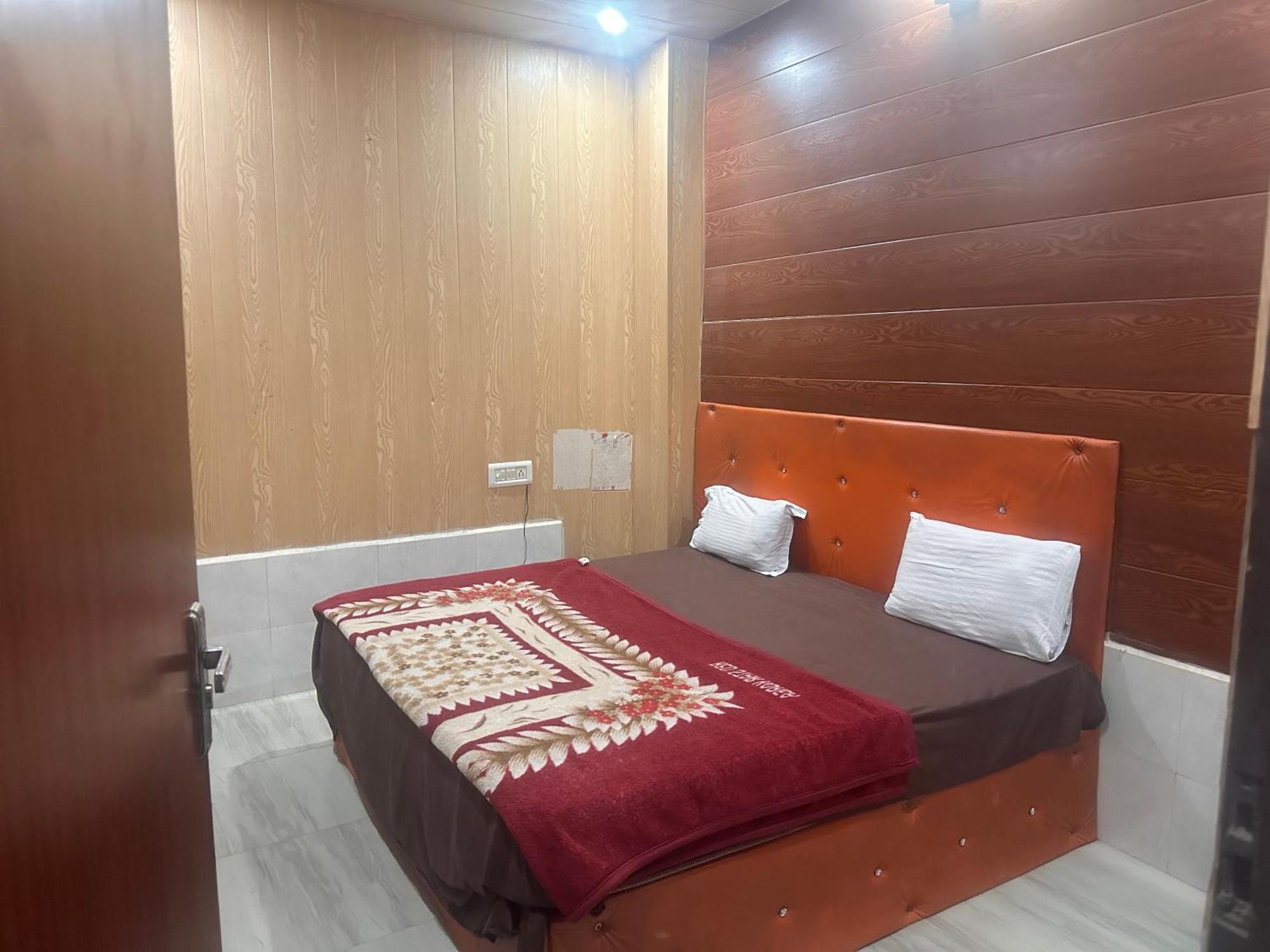 Hotel Yamnotri Dham Vrindāvan Exterior foto